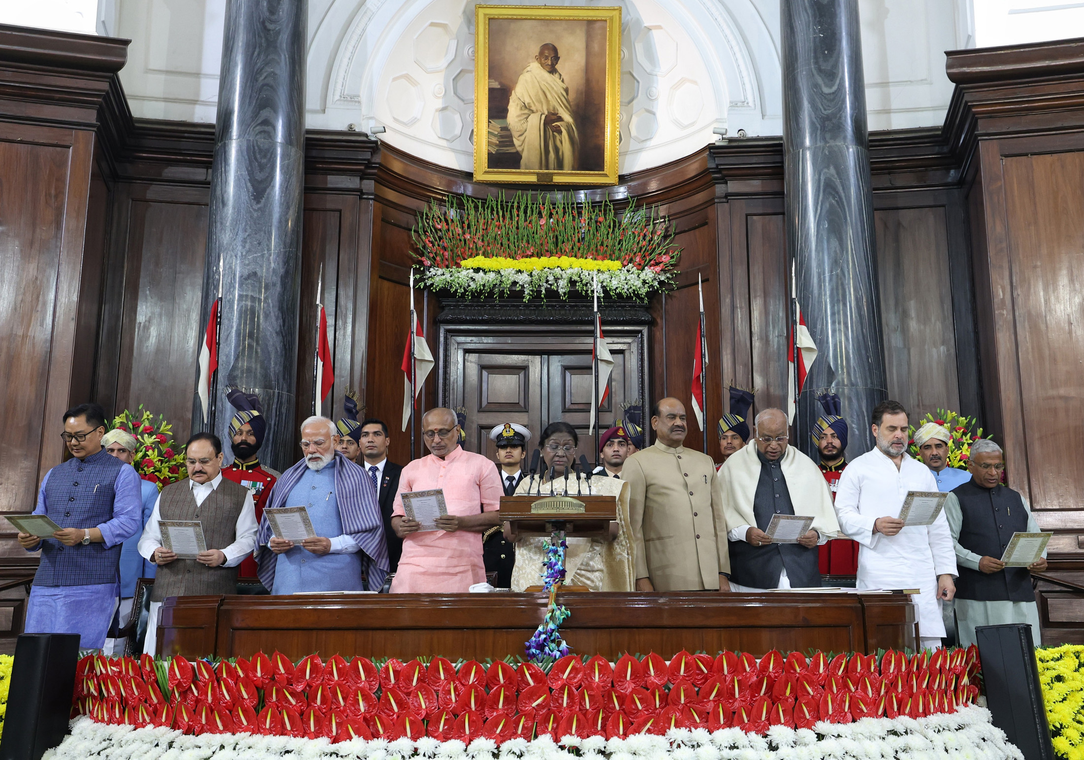 FIR against Rahul, Priyanka Gandhi over protest ‘assault on cops’; Congress extends campaign